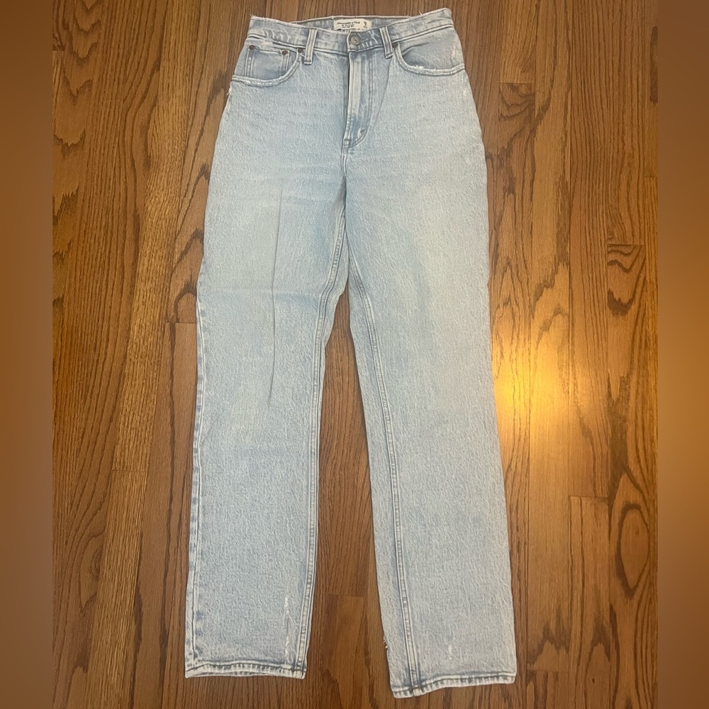 Abercrombie Curve Love Light Blue 90s Straight Leg Jeans